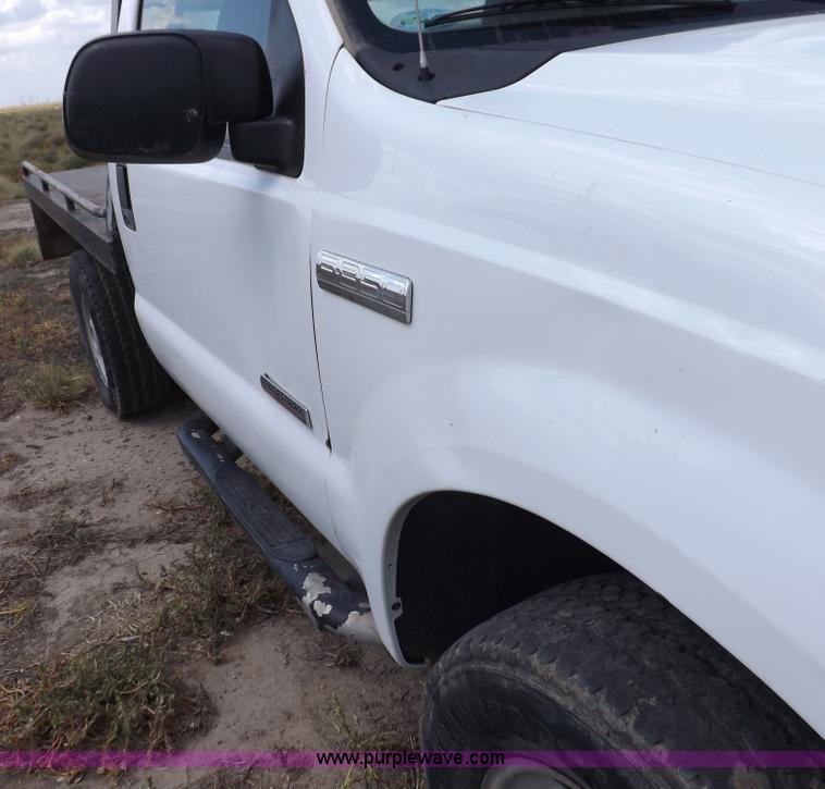 image for item I7583 2005 Ford F350  XL Super Duty flatbed truck
