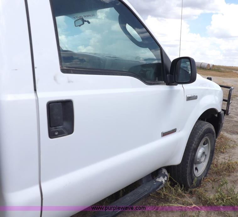 image for item I7583 2005 Ford F350  XL Super Duty flatbed truck