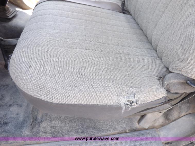 image for item I7583 2005 Ford F350  XL Super Duty flatbed truck