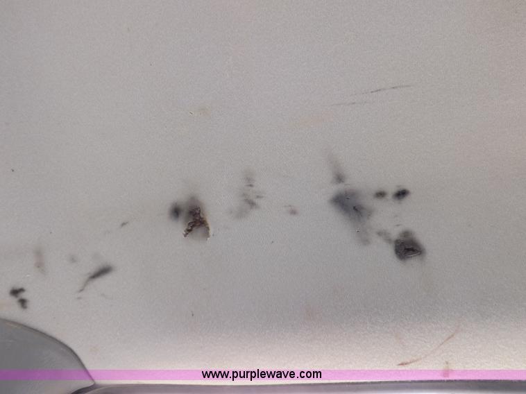 image for item I7583 2005 Ford F350  XL Super Duty flatbed truck