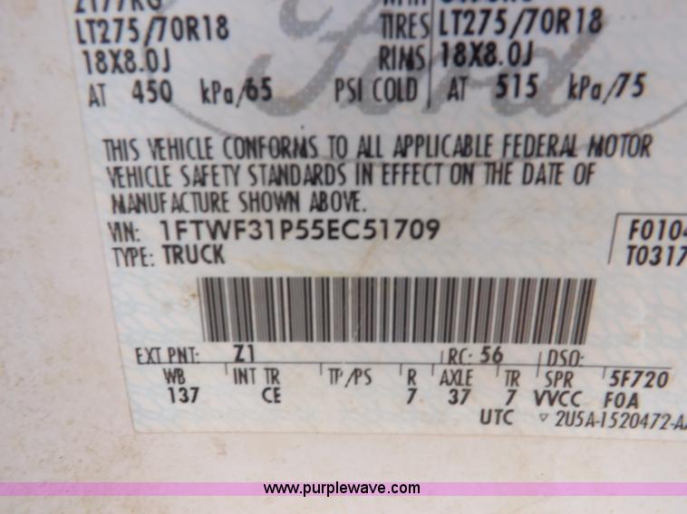 image for item I7583 2005 Ford F350  XL Super Duty flatbed truck