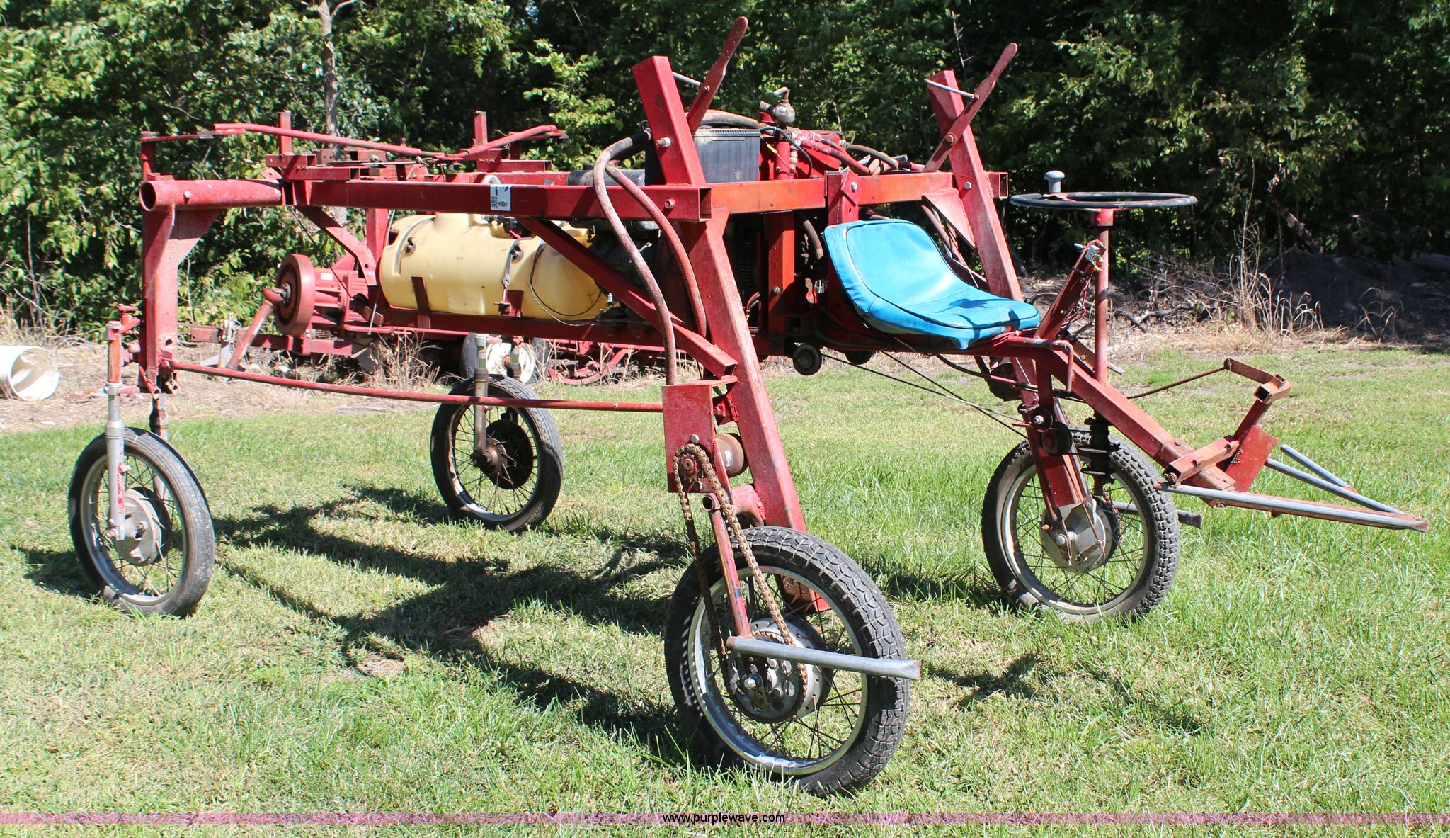 Row crop spot sprayer in Alma, KS | Item H6991 sold | Purple Wave
