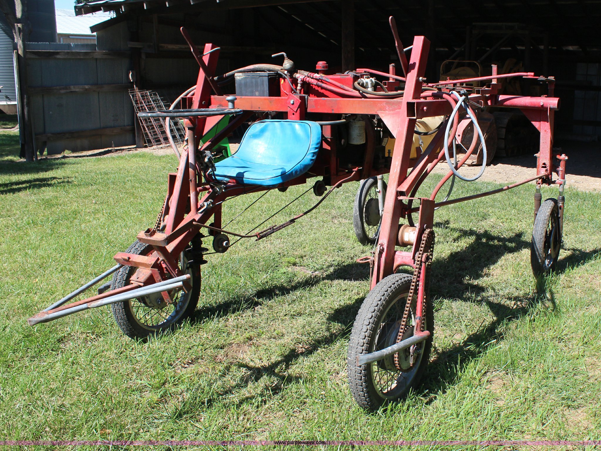 Row crop spot sprayer in Alma, KS | Item H6991 sold | Purple Wave