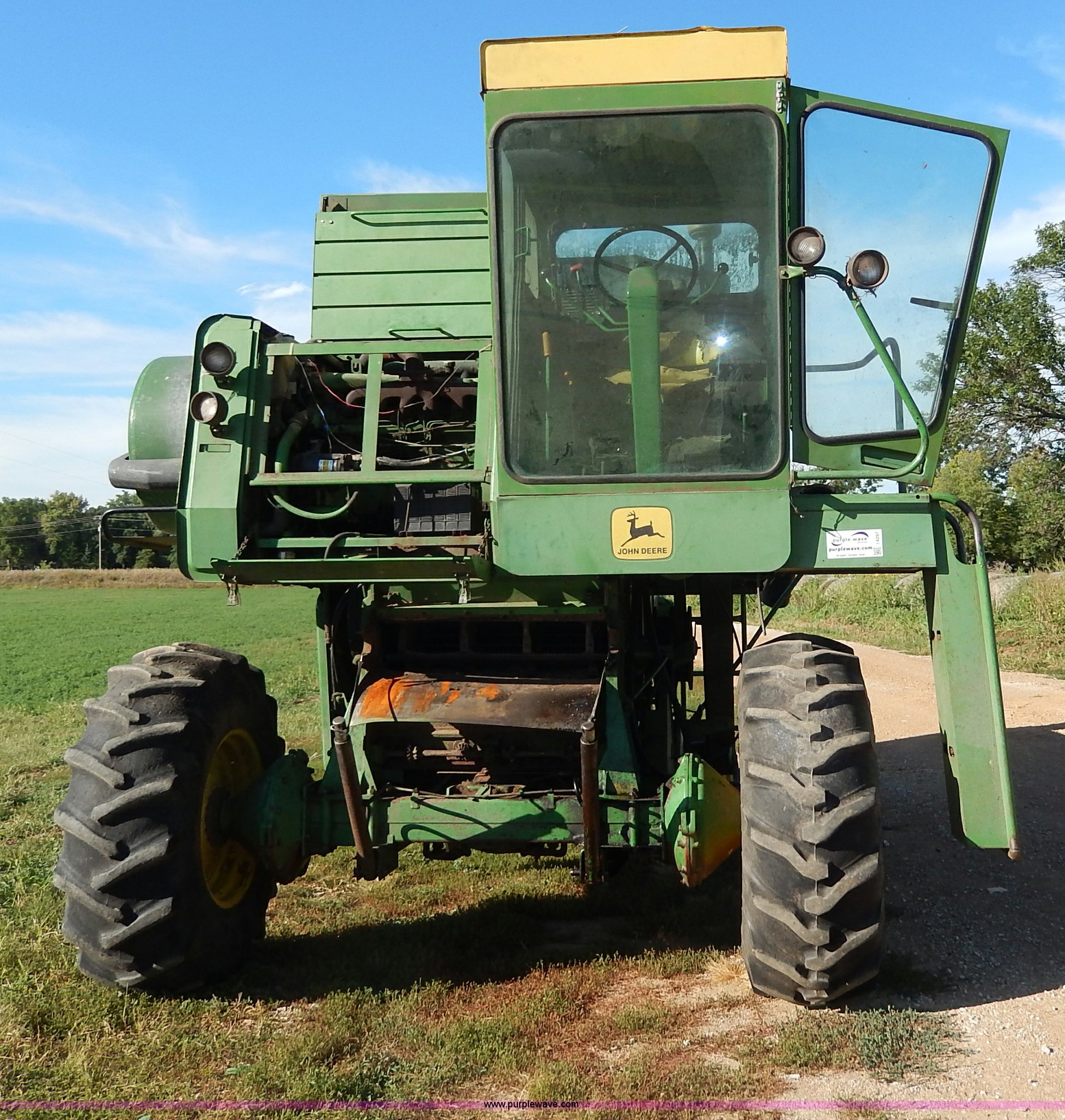 John Deere 4400 combine in Manhattan, KS Item I4297 sold Purple Wave