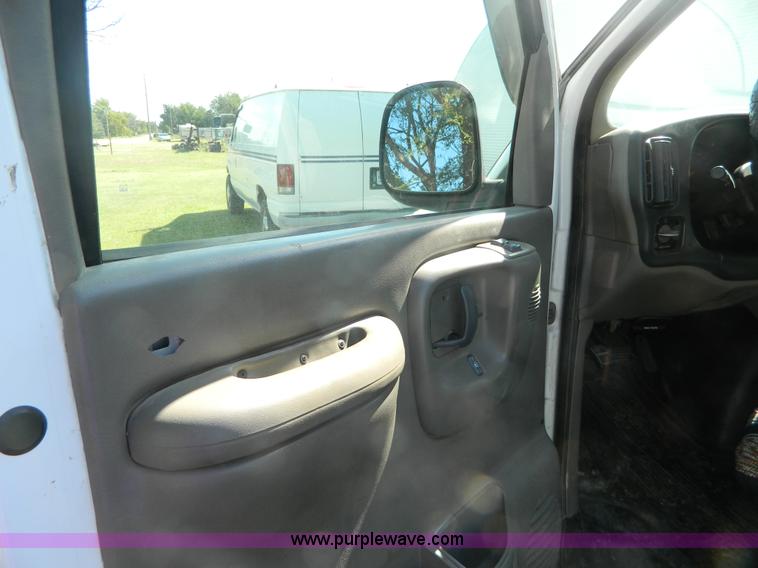 image for item AD9574 2000 Chevrolet Express 3500 van