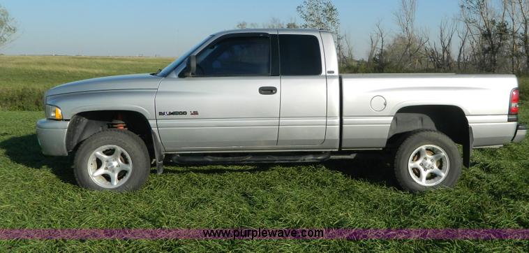 image for item AD9984 2001 Dodge Ram 1500 Quad Cab pickup truck