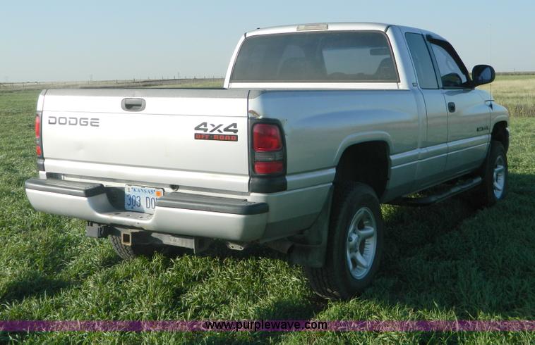 image for item AD9984 2001 Dodge Ram 1500 Quad Cab pickup truck