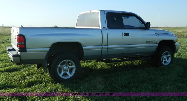 image for item AD9984 2001 Dodge Ram 1500 Quad Cab pickup truck