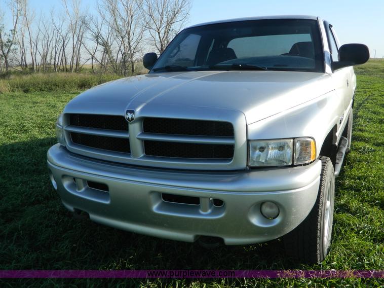 image for item AD9984 2001 Dodge Ram 1500 Quad Cab pickup truck
