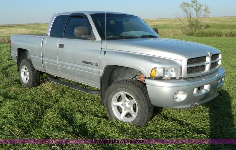 image for item AD9984 2001 Dodge Ram 1500 Quad Cab pickup truck