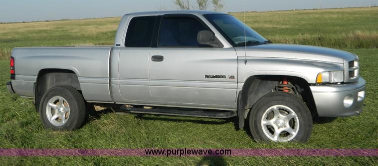 image for item AD9984 2001 Dodge Ram 1500 Quad Cab pickup truck