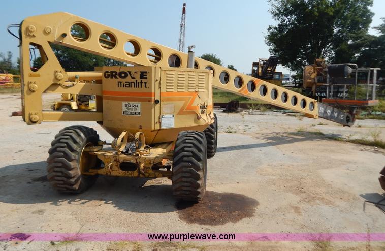 image for item B5824 Grove AMZ-66 boom lift