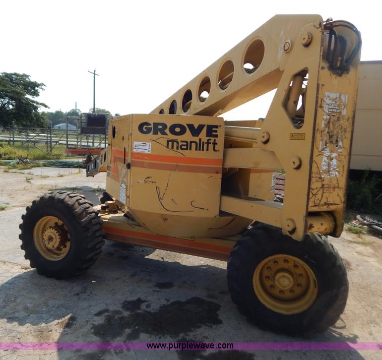 image for item B5824 Grove AMZ-66 boom lift