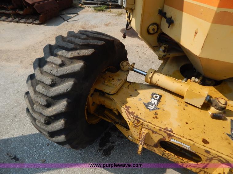 image for item B5824 Grove AMZ-66 boom lift