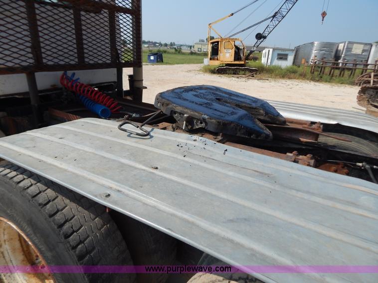 image for item B5826 1981 Mack R747-ST2337 semi truck