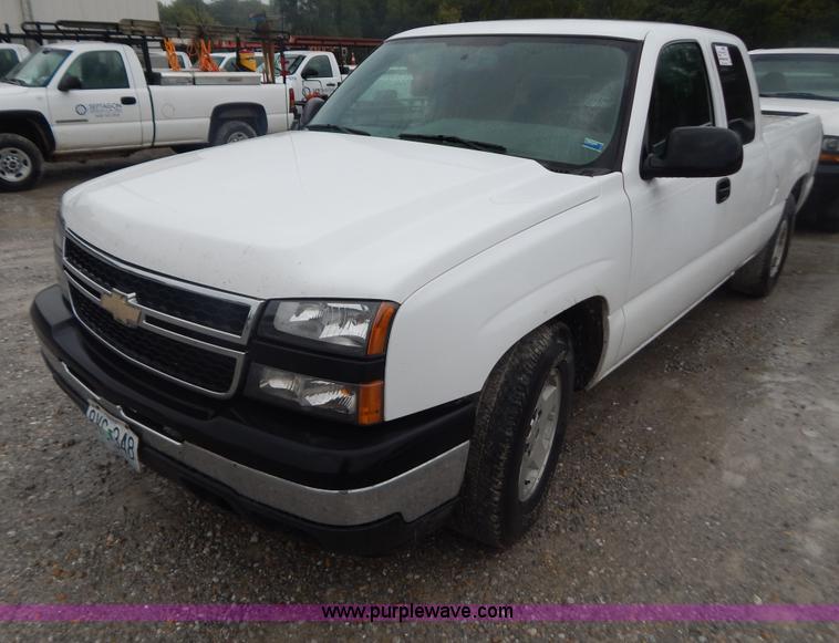 image for item B5840 2007 Chevrolet Silverado 1500 Ext.Cab pickup truck