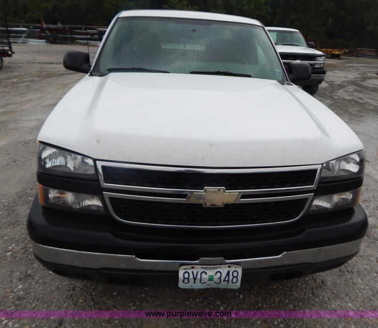 image for item B5840 2007 Chevrolet Silverado 1500 Ext.Cab pickup truck
