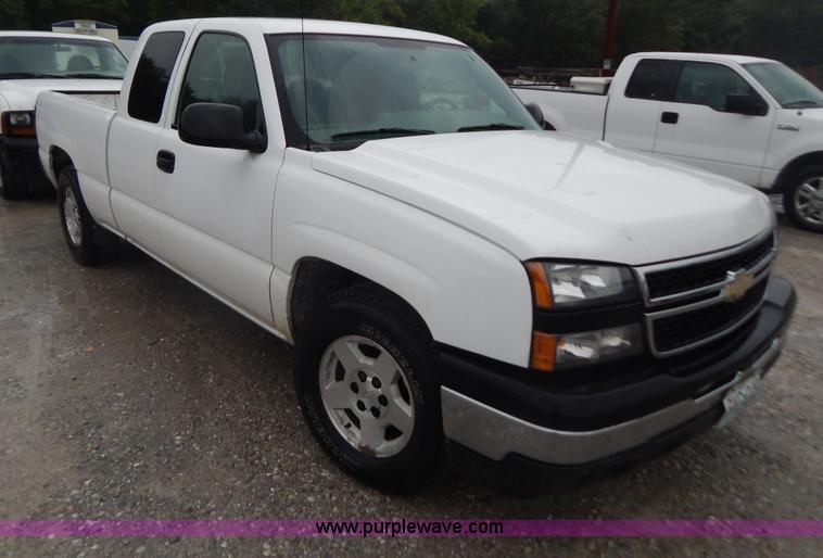 image for item B5840 2007 Chevrolet Silverado 1500 Ext.Cab pickup truck