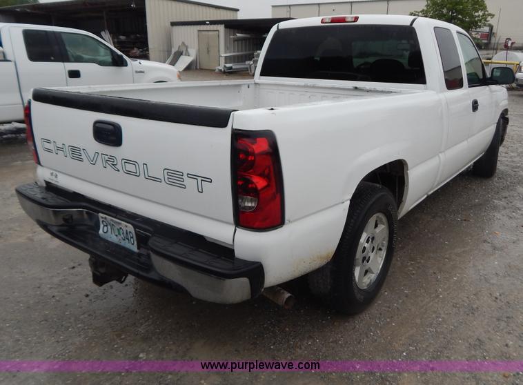 image for item B5840 2007 Chevrolet Silverado 1500 Ext.Cab pickup truck