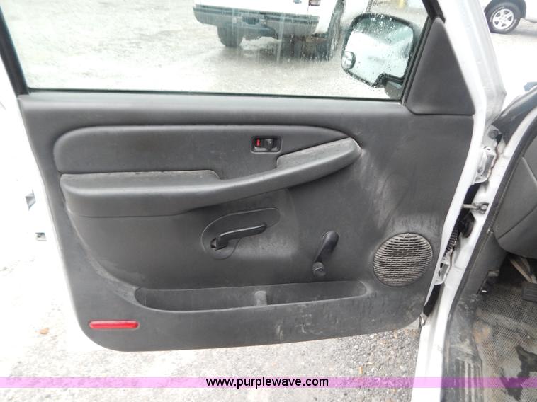 image for item B5840 2007 Chevrolet Silverado 1500 Ext.Cab pickup truck