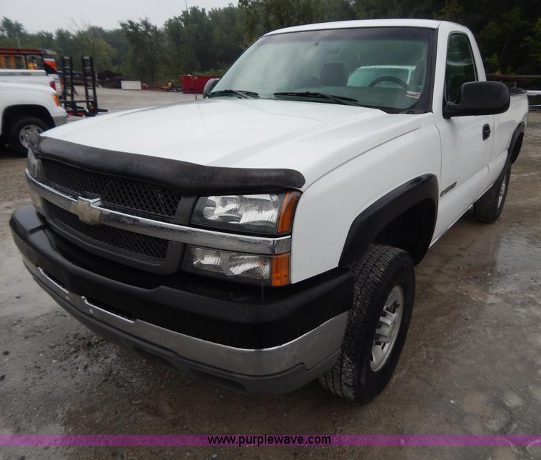 image for item B5842 2004 Chevrolet Silverado 2500 pickup truck