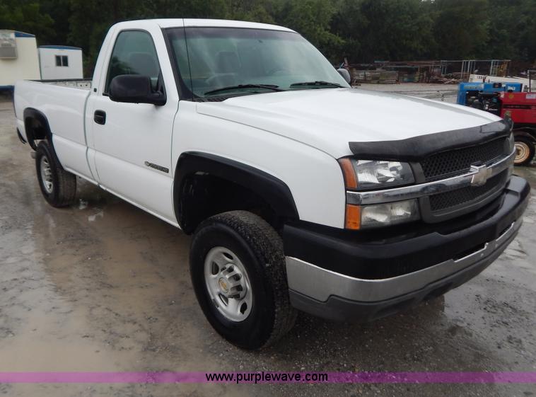 image for item B5842 2004 Chevrolet Silverado 2500 pickup truck