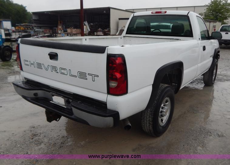 image for item B5842 2004 Chevrolet Silverado 2500 pickup truck