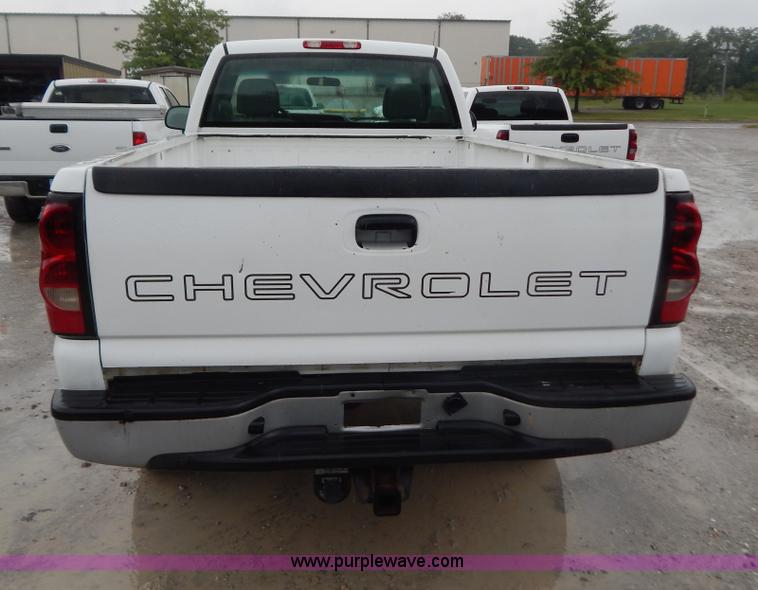 image for item B5842 2004 Chevrolet Silverado 2500 pickup truck