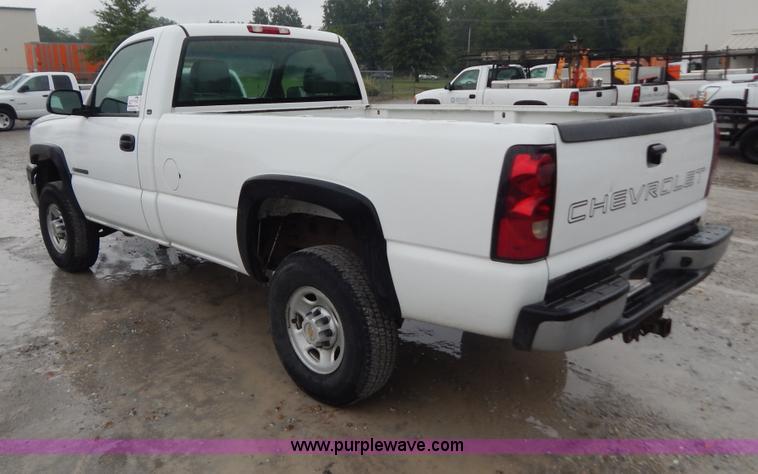 image for item B5842 2004 Chevrolet Silverado 2500 pickup truck