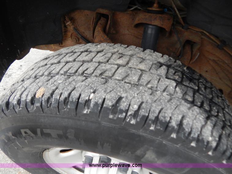 image for item B5842 2004 Chevrolet Silverado 2500 pickup truck