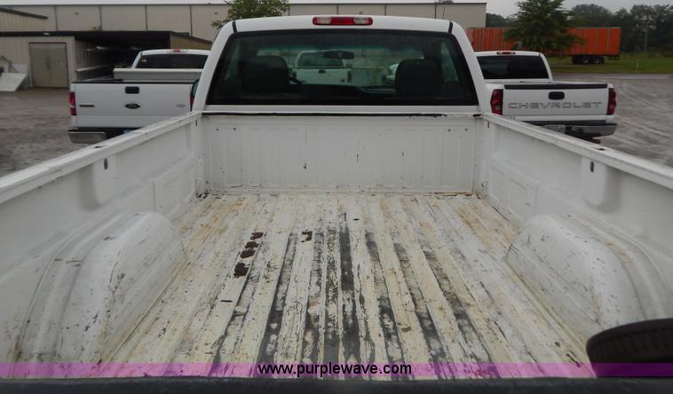 image for item B5842 2004 Chevrolet Silverado 2500 pickup truck