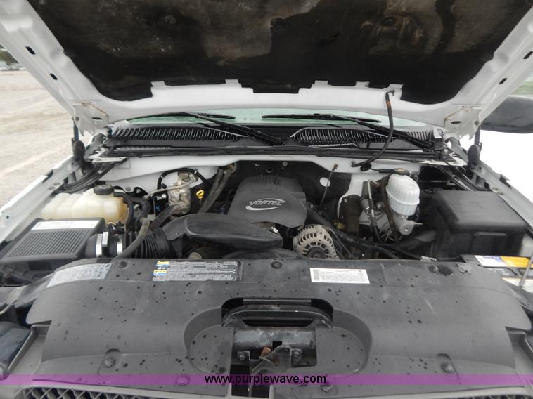 image for item B5842 2004 Chevrolet Silverado 2500 pickup truck