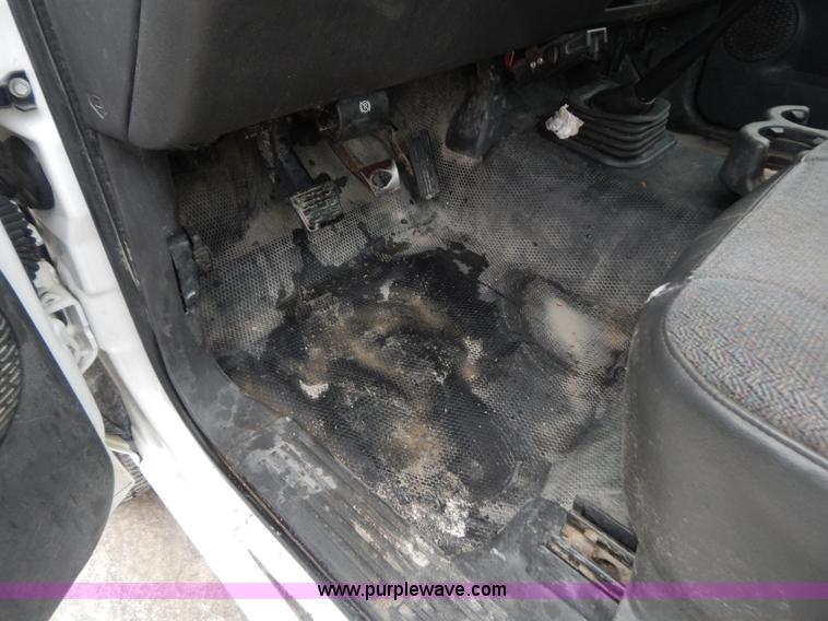 image for item B5842 2004 Chevrolet Silverado 2500 pickup truck