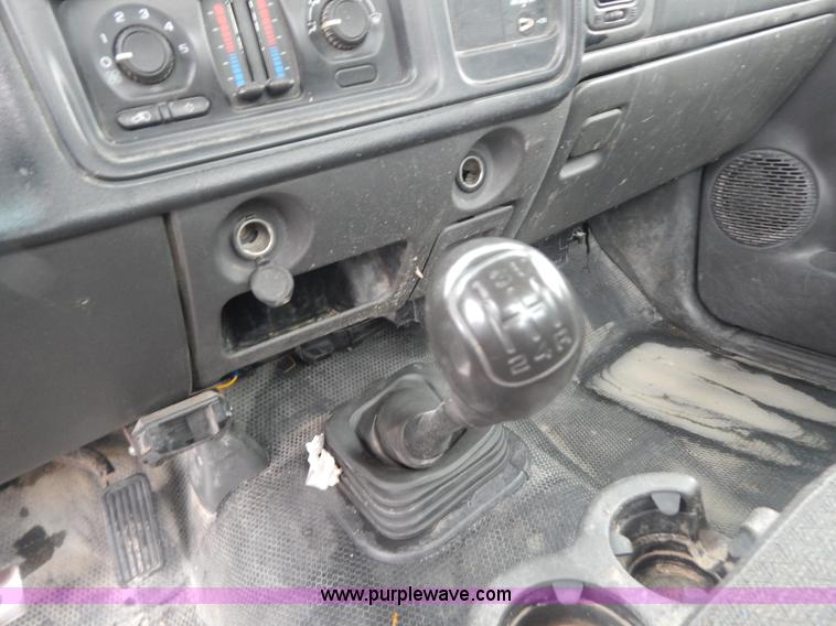 image for item B5842 2004 Chevrolet Silverado 2500 pickup truck