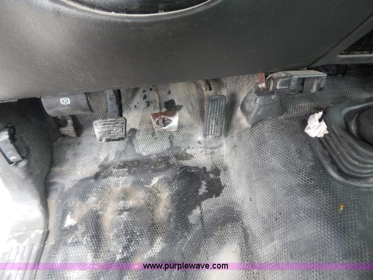 image for item B5842 2004 Chevrolet Silverado 2500 pickup truck