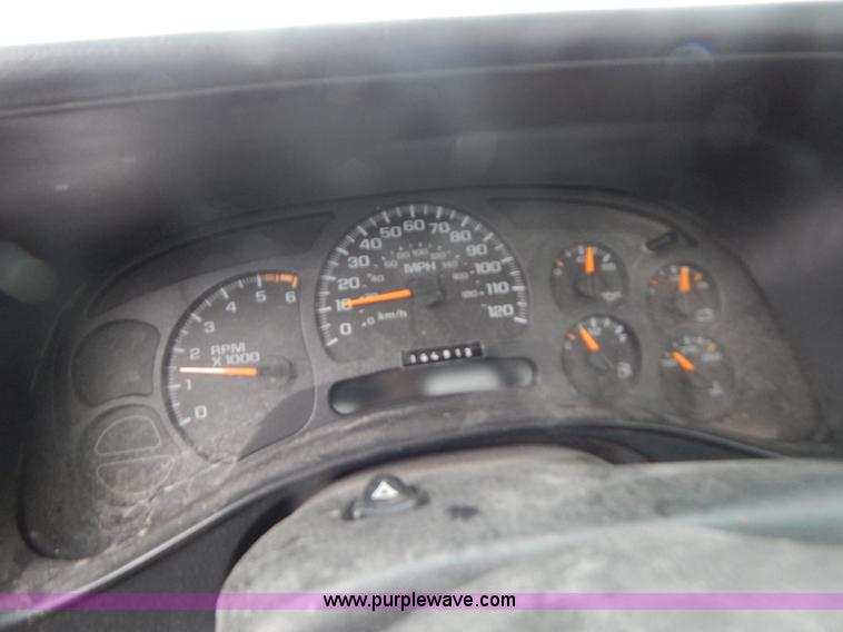 image for item B5842 2004 Chevrolet Silverado 2500 pickup truck