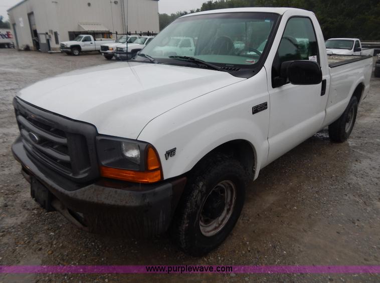 image for item B5844 1999 Ford F250 Super Duty XL pickup truck