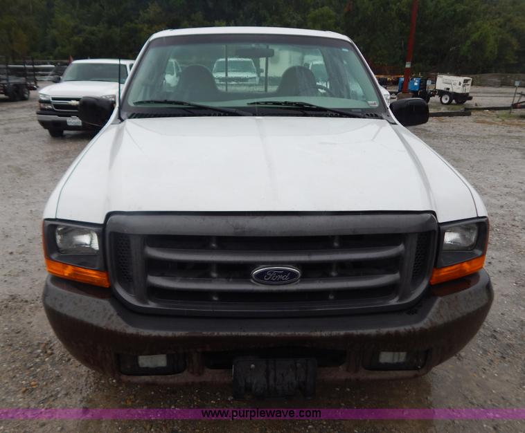 image for item B5844 1999 Ford F250 Super Duty XL pickup truck