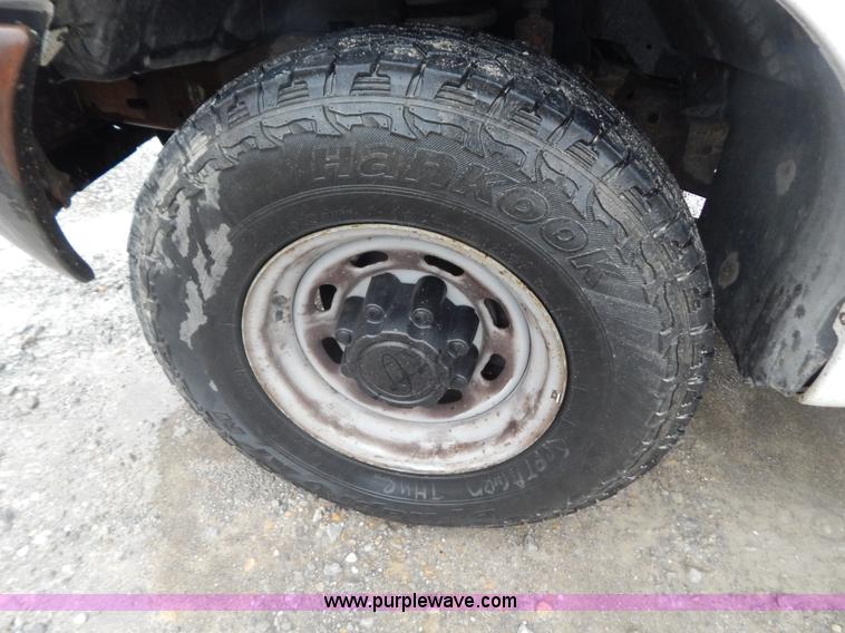 image for item B5844 1999 Ford F250 Super Duty XL pickup truck