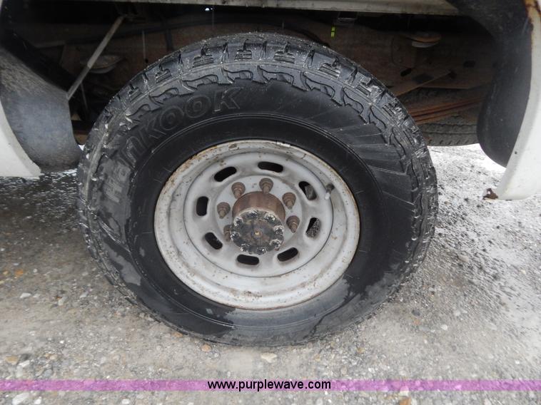 image for item B5844 1999 Ford F250 Super Duty XL pickup truck