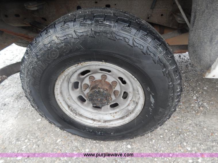 image for item B5844 1999 Ford F250 Super Duty XL pickup truck