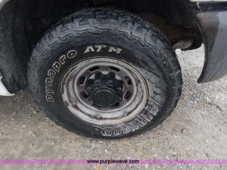 image for item B5844 1999 Ford F250 Super Duty XL pickup truck