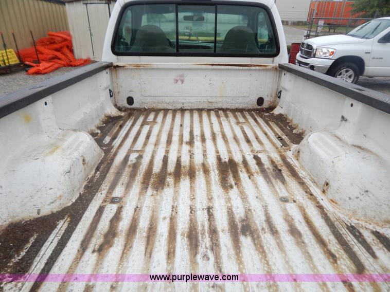 image for item B5844 1999 Ford F250 Super Duty XL pickup truck