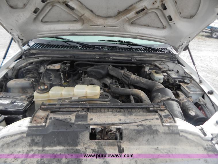 image for item B5844 1999 Ford F250 Super Duty XL pickup truck