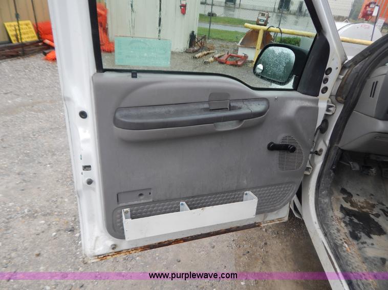 image for item B5844 1999 Ford F250 Super Duty XL pickup truck