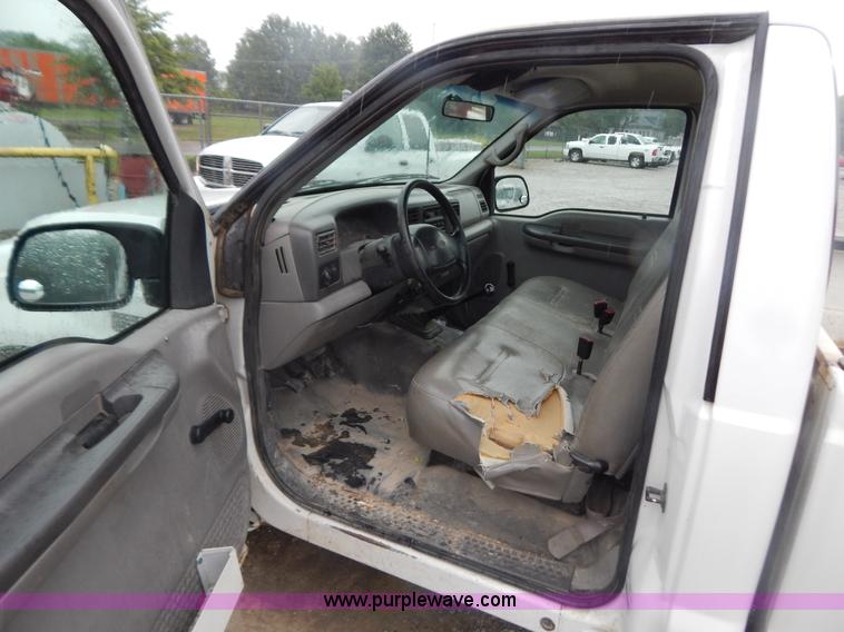 image for item B5844 1999 Ford F250 Super Duty XL pickup truck