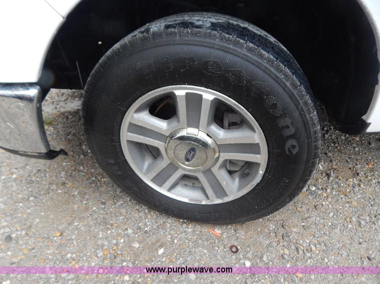 image for item B5846 2007 Ford F150 XLT SuperCrew pickup truck