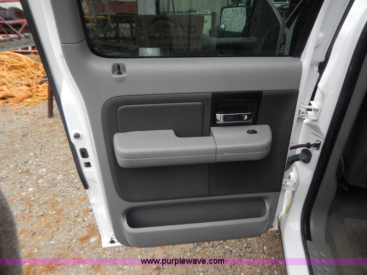 image for item B5846 2007 Ford F150 XLT SuperCrew pickup truck