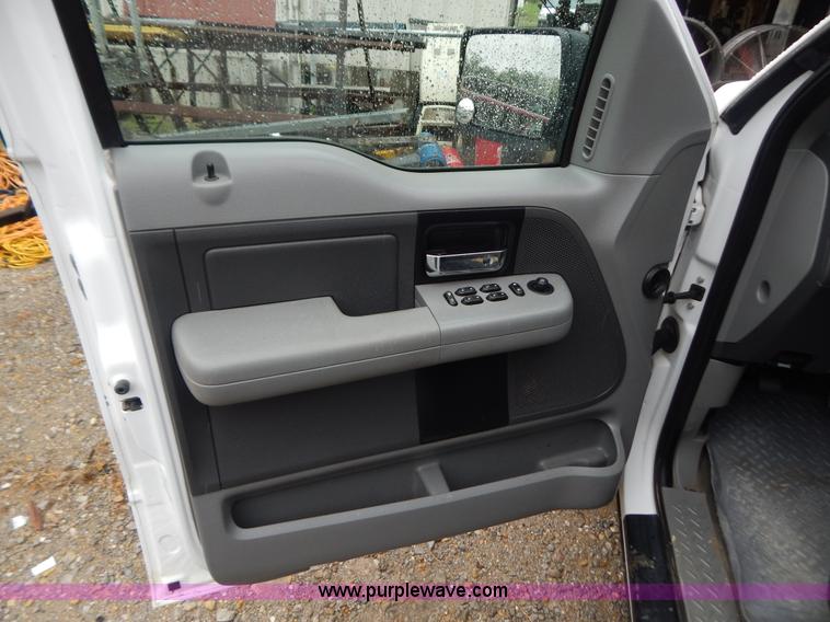 image for item B5846 2007 Ford F150 XLT SuperCrew pickup truck