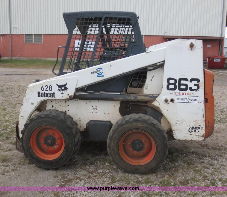 image for item D5917 2002 Bobcat 863 skid steer